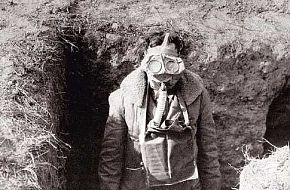 cnp_soldier_gasmask_01