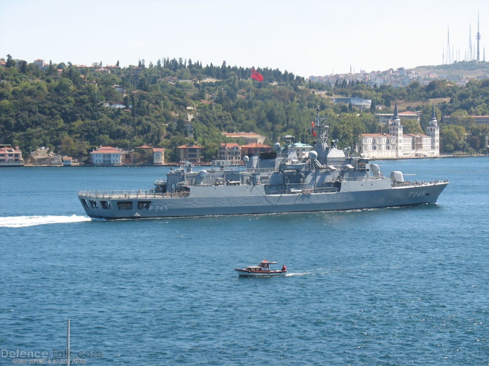 TCG F245 Orucreis, Turkish Navy Frigate passing Istanbul Straits ...