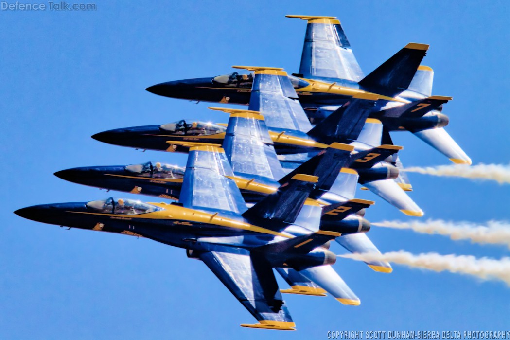 US Navy Blue Angels Flight Demonstration Team F/A-18 Hornet Fighter ...