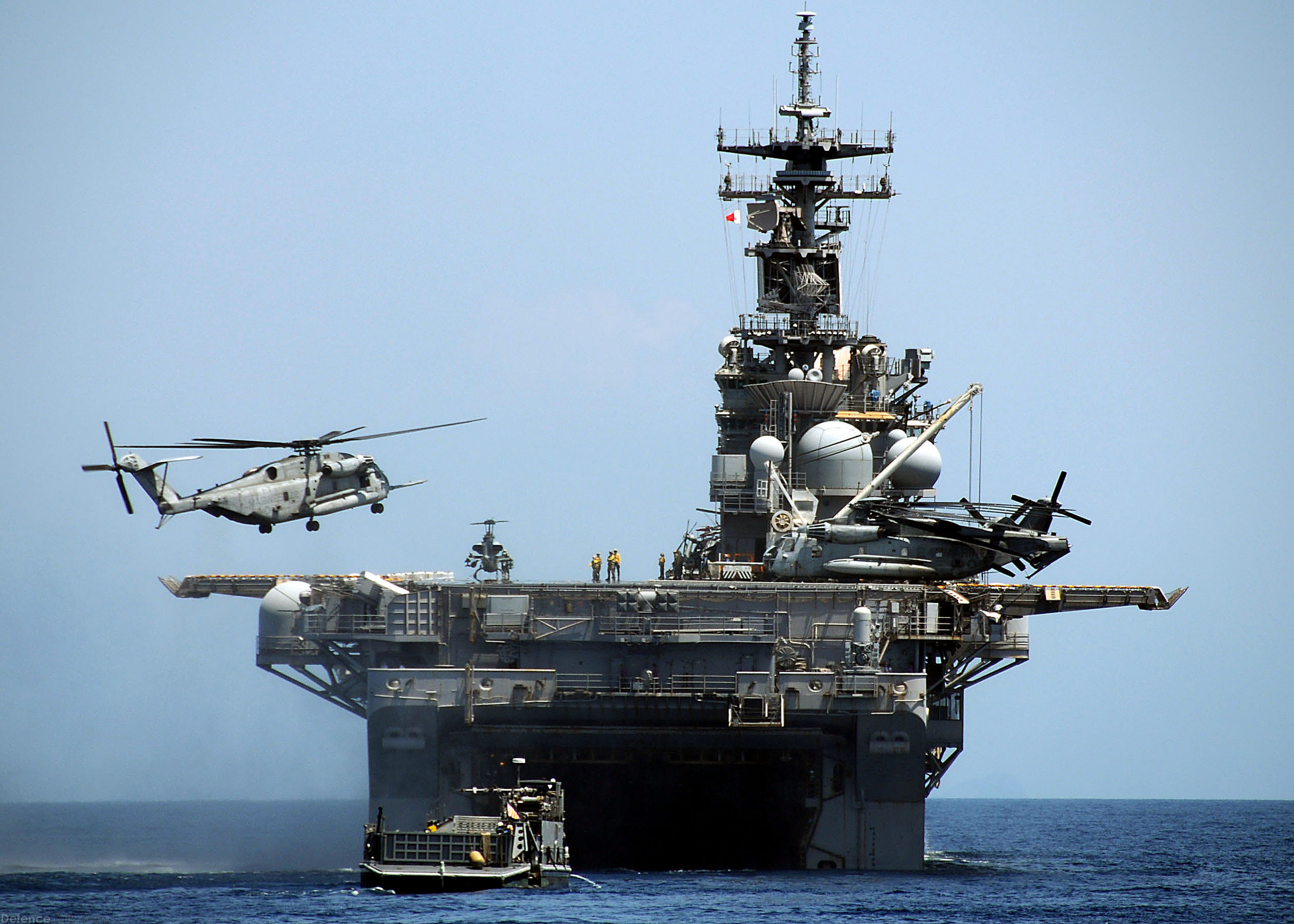 USS Essex (LHD 2) Amphibious Assault Ship | DefenceTalk Forum