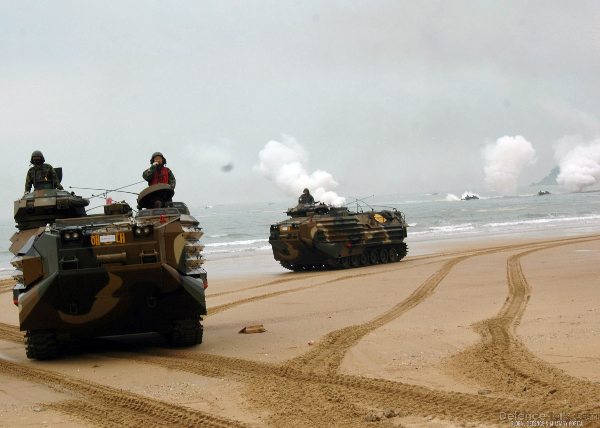 Amphibious Assault Vehicles - S. Korea, US Military Exercise