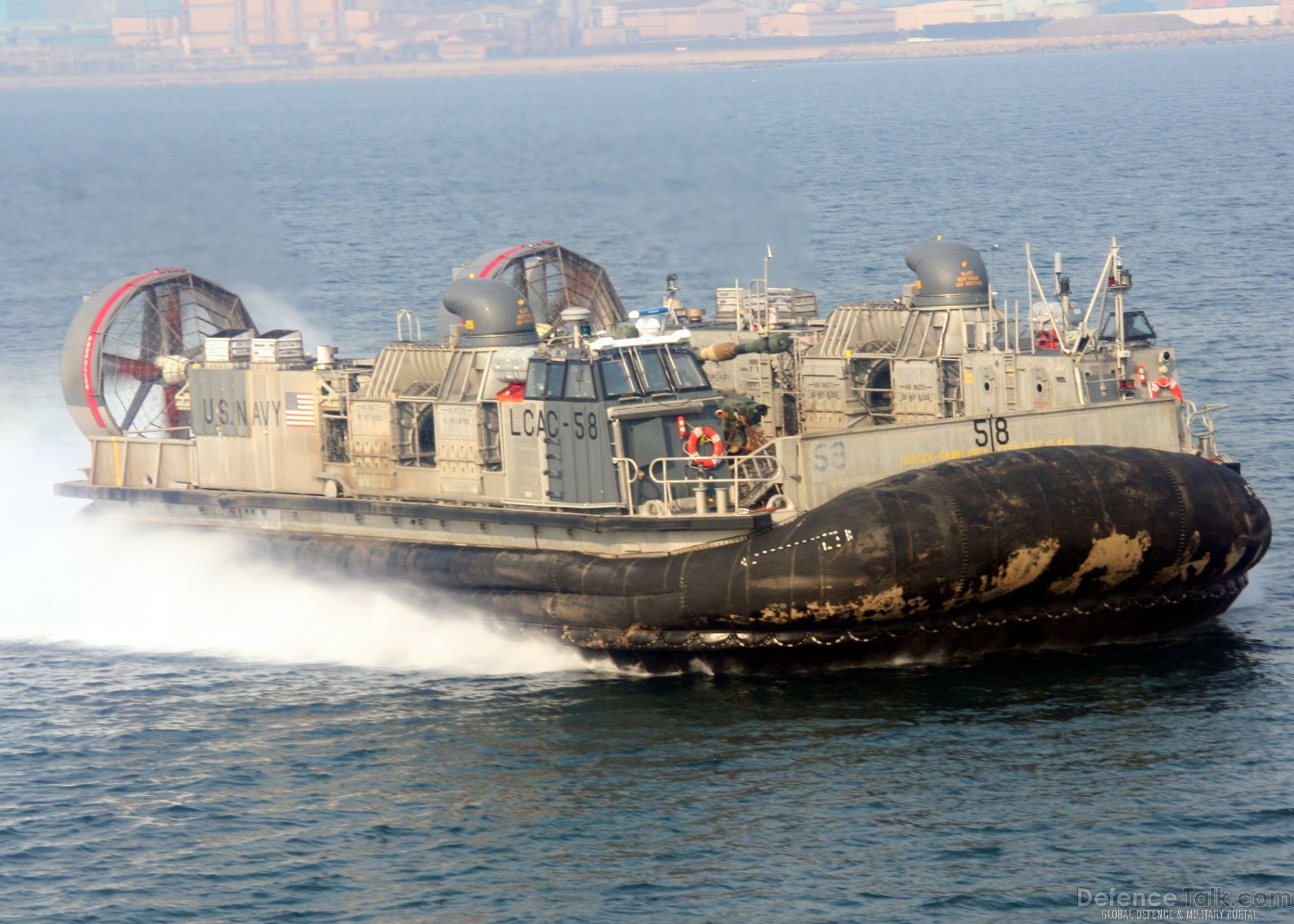 Landing Craft, Air Cushion (LCAC) > United States Navy > Displayy-FactFiles