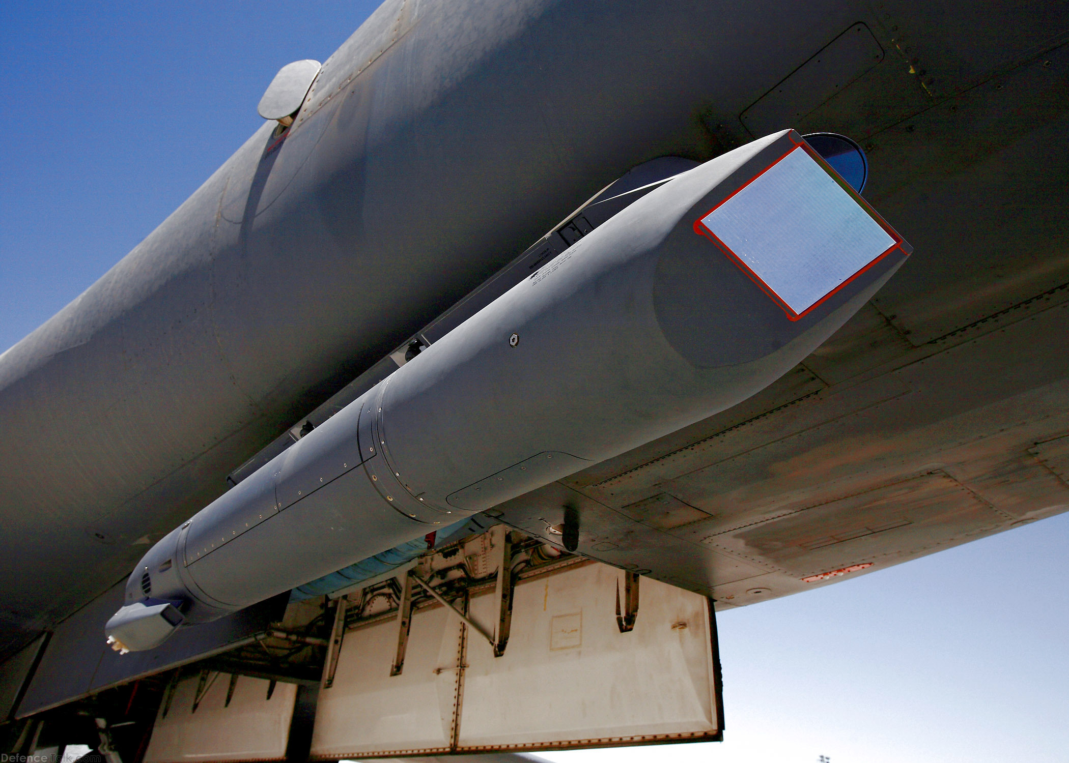 Sniper Pod On USAF B-1B Lancer | Defence Forum & Military Photos ...