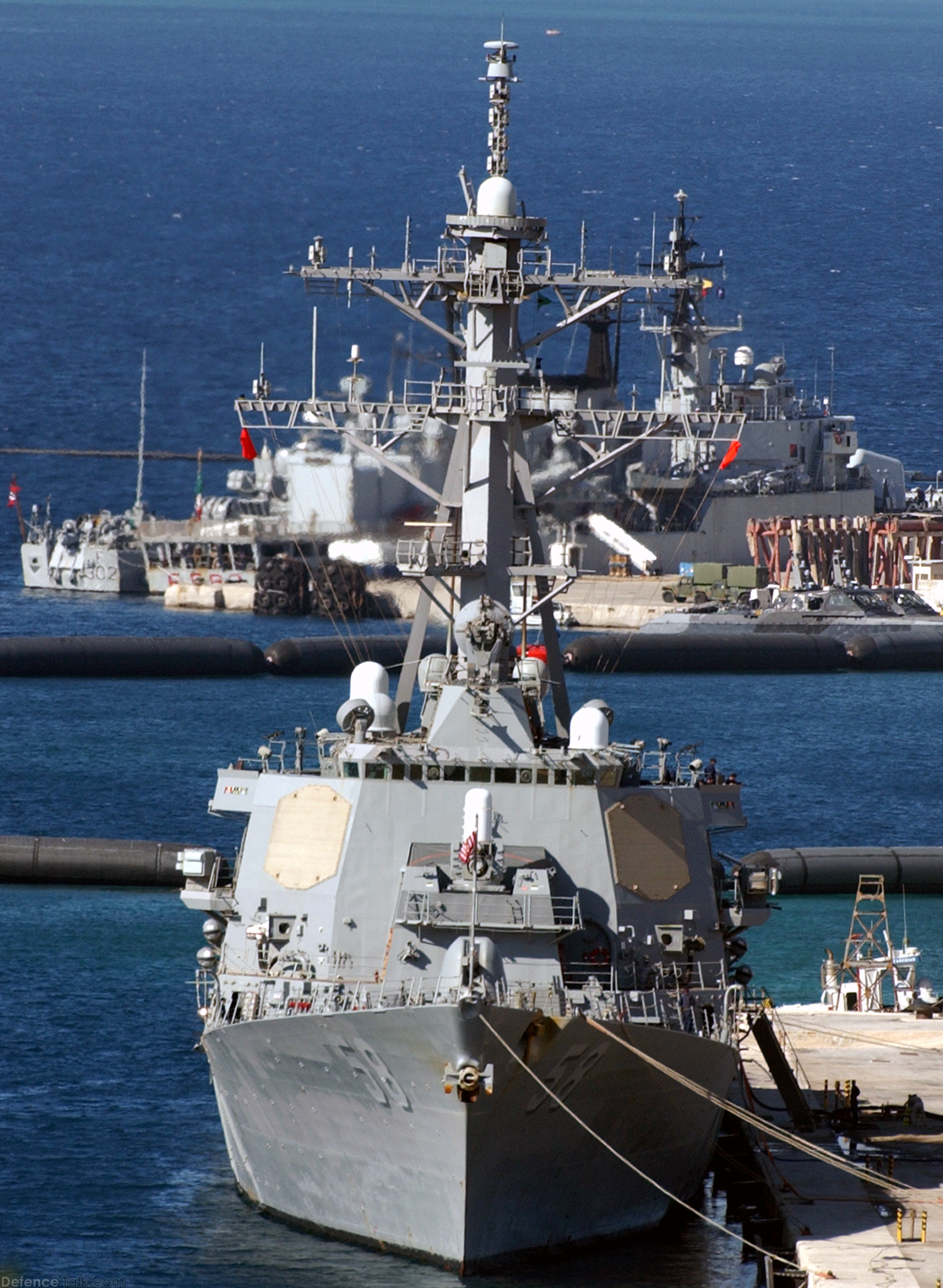 USS Laboon (DDG 58) arrives