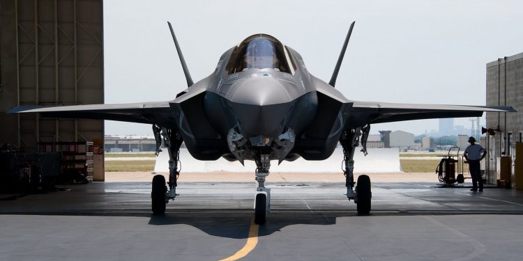 Depot Returns 1st F-35 to Receive Modification Returned to Fleet ...